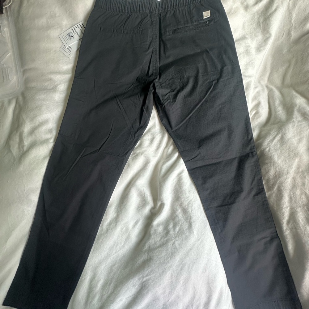 Vuori Women’s Ripstop pants. NWT. Color: Charcoal. Size Medium.